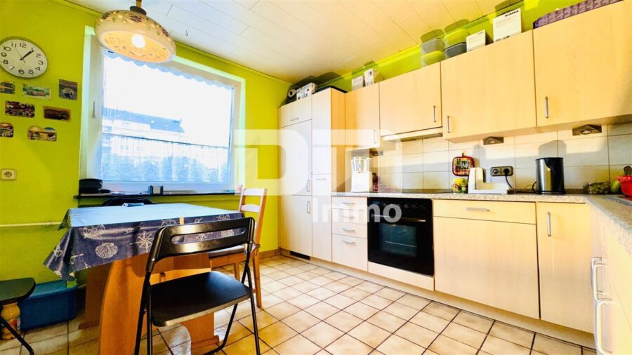 Modernisiertes Mehrfamilienhaus mit 8 Wohneinheiten und 2 Gewerbeflächen - Küche WE2